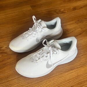 Nike white gray women's sneakers tennis shoes 10 M EUC Running run 11 flex